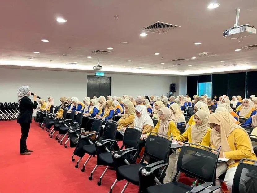 KinderHive teacher training session with preschool educators in a seminar room