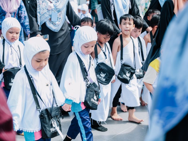 KinderHive children walking together in Hajj-themed clothing during HiveHajj 2026
