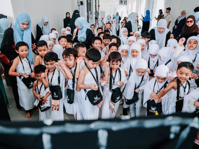 KinderHive children and teachers gathering for HiveHajj 2026 at Masjid Denai Alam