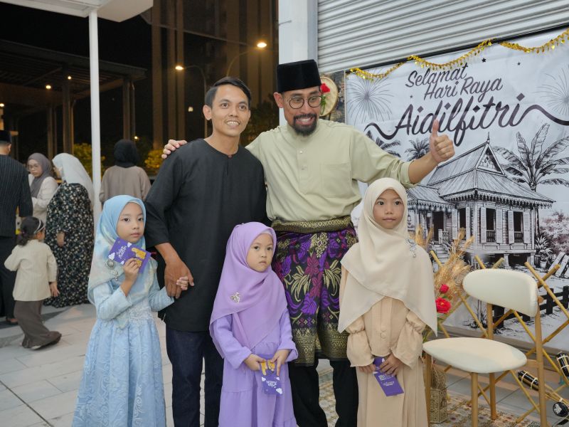 Children and their family meeting Ustaz Don Daniyal at Cybersouth 2026